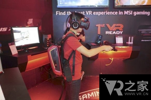 完整的沉浸式交互 VR頭戴與外設缺一不可