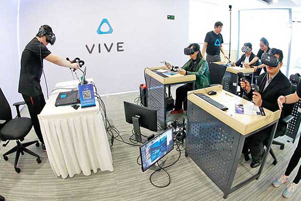 VR上課堂不傷眼 HTC力推Vive商用多人套裝